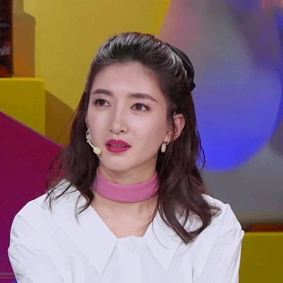 辛芷蕾最新短发，时尚魅力的完美展现